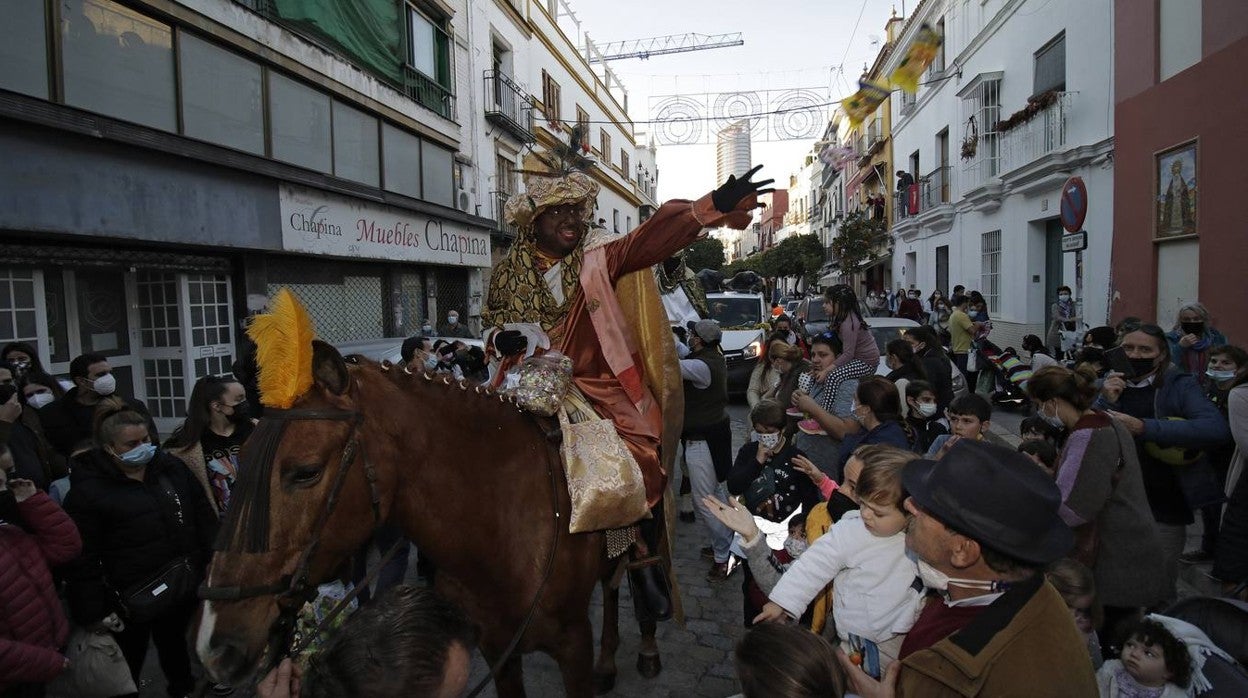 El Heraldo trae la alegría a las calles de Triana