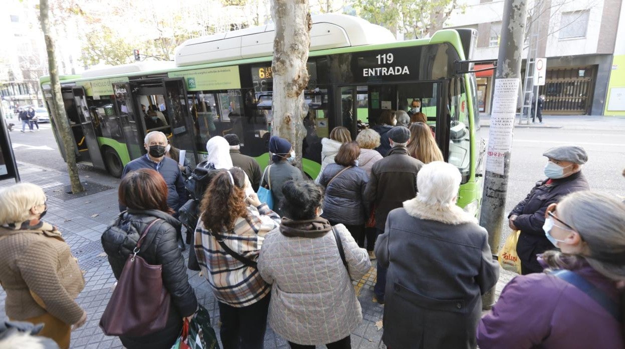 La huelga de Aucorsa en Córdoba, en imágenes