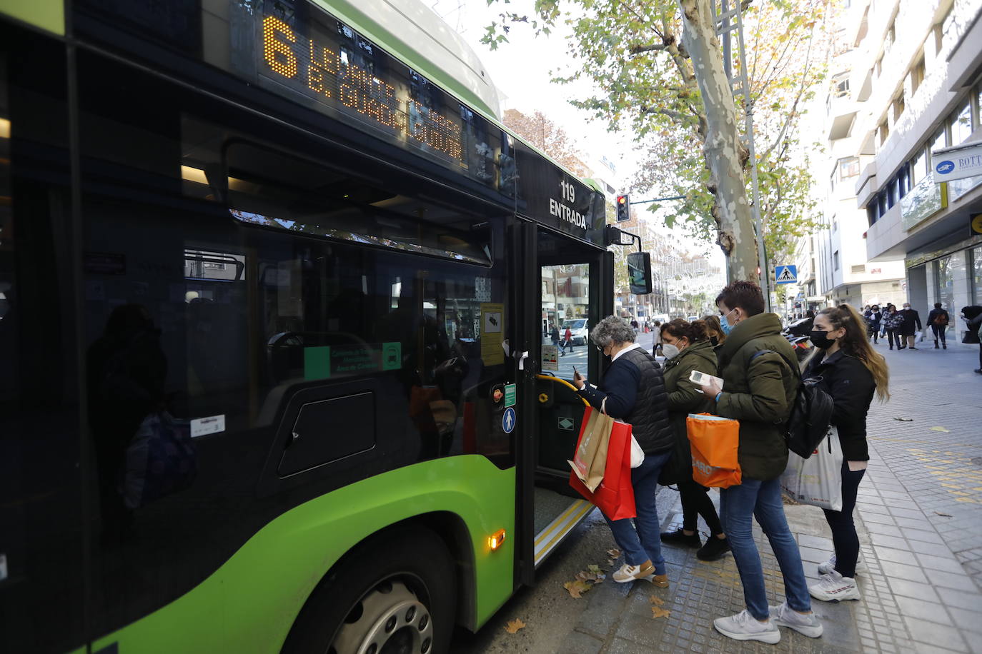 La huelga de Aucorsa en Córdoba, en imágenes