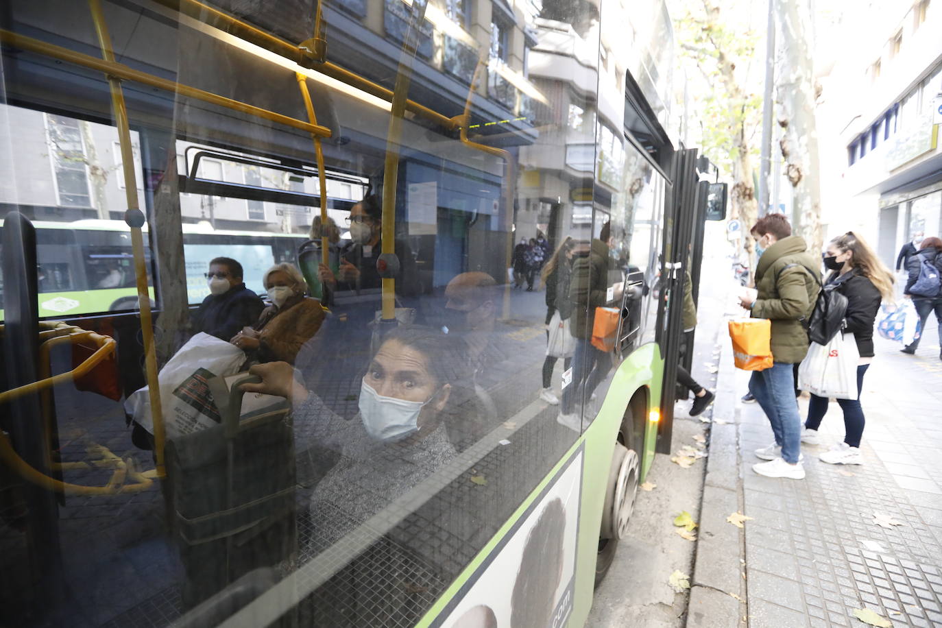 La huelga de Aucorsa en Córdoba, en imágenes