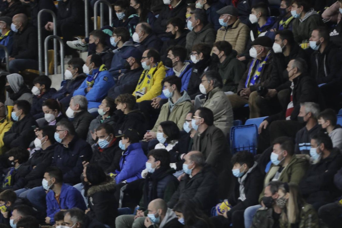 BÚSCATE en el Cádiz - Sevilla