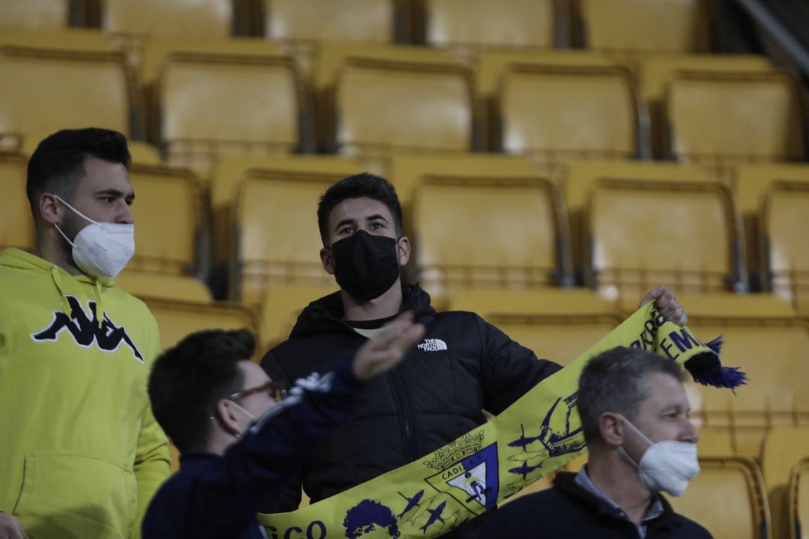 BÚSCATE en el Cádiz - Sevilla