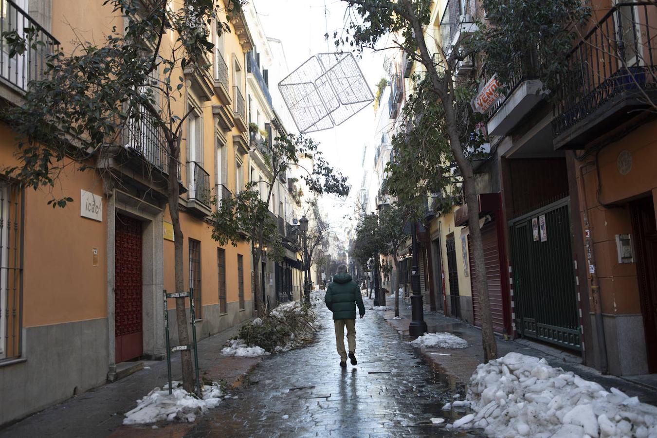 Destrozos y daños. Tal comenzó el deshielo y avanzaron las labores de limpieza, la ciudad volvió a su ser poco a poco. Fue con la desaparición de la nieve, cuando se pudo comenzar a evaluar los daños sufridos. Los árboles fueron los mayores damnificados: hubo 800.000 árboles dañados.