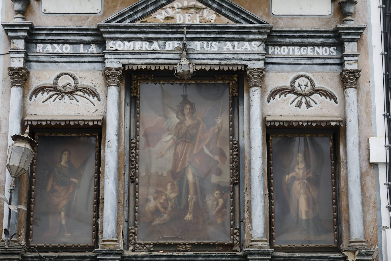 El retablo de San Rafael de la calle Candelaria en Córdoba, en imágenes