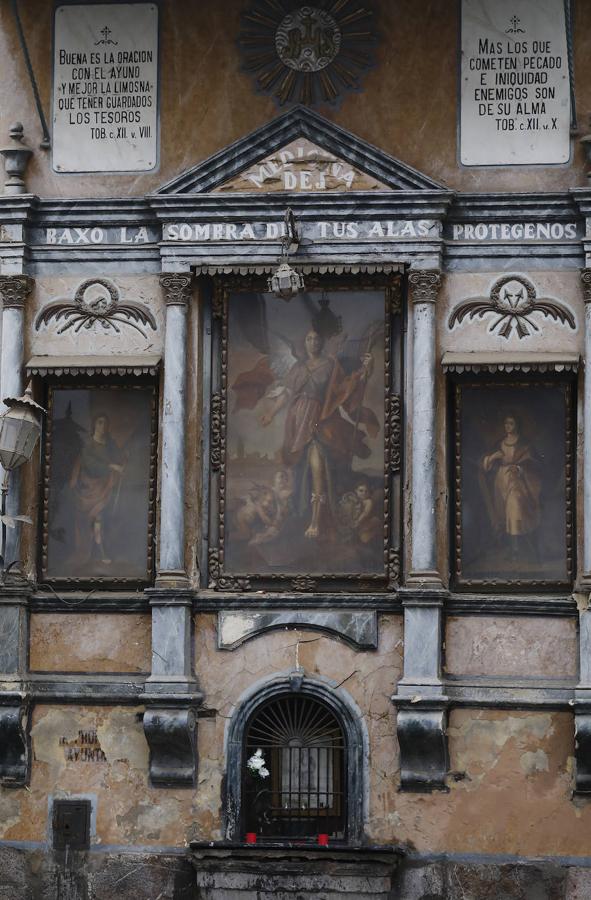 El retablo de San Rafael de la calle Candelaria en Córdoba, en imágenes