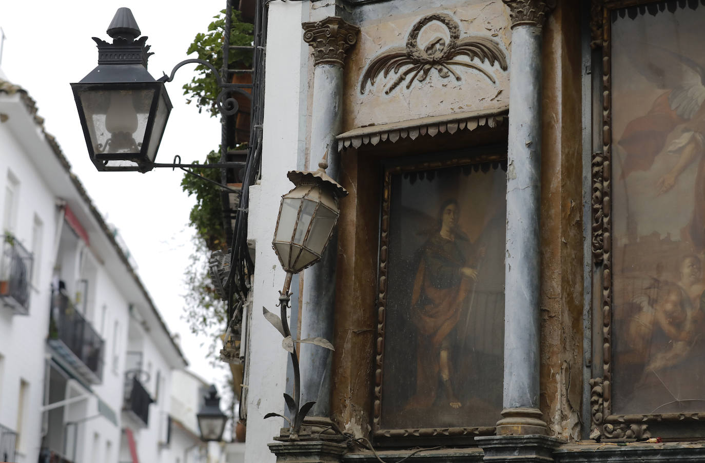 El retablo de San Rafael de la calle Candelaria en Córdoba, en imágenes