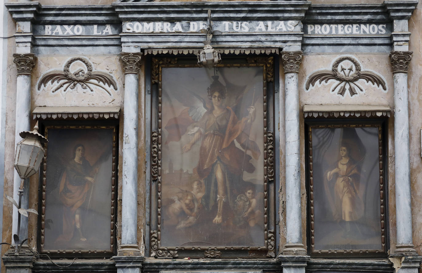 El retablo de San Rafael de la calle Candelaria en Córdoba, en imágenes