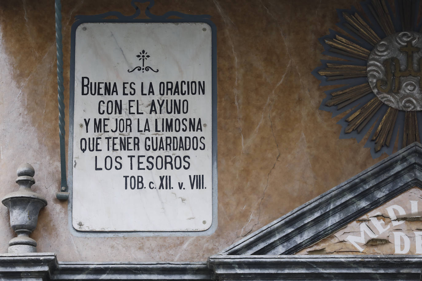 El retablo de San Rafael de la calle Candelaria en Córdoba, en imágenes