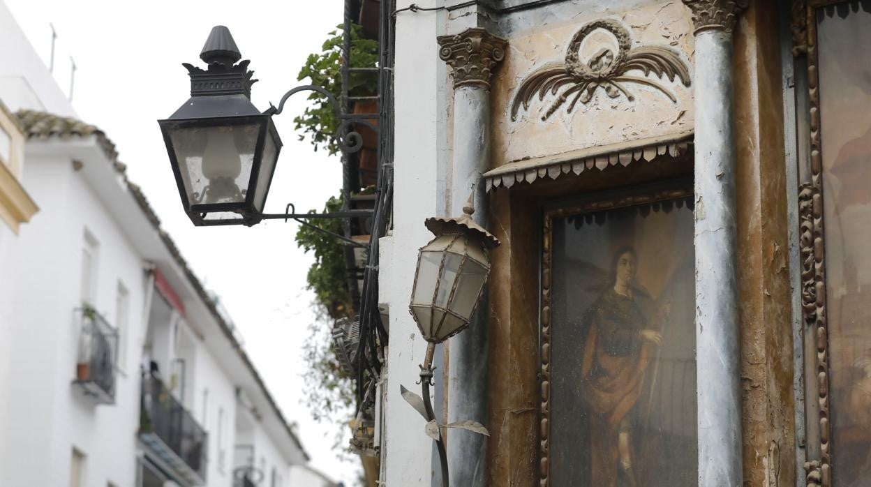 El retablo de San Rafael de la calle Candelaria en Córdoba, en imágenes