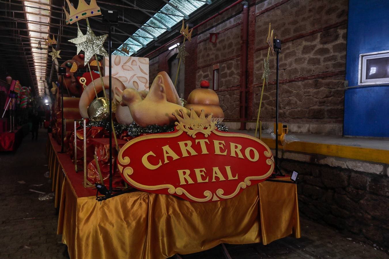 FOTOS: Las carrozas ya se preparan para la Gran Cabalgata de los Reyes Magos de Cádiz