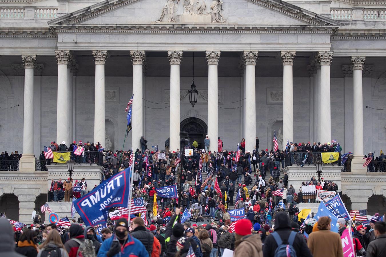 Los partidarios del presidente Trump durante al asalto al Capitolio en Washington. 