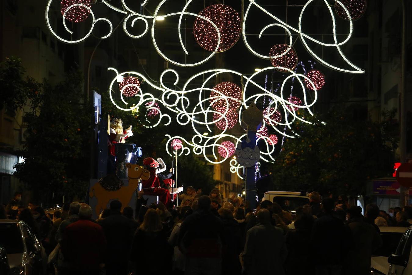 La Cabalgata de los Reyes Magos en el barrio de Ciudad Jardín de Córdoba, en imágenes