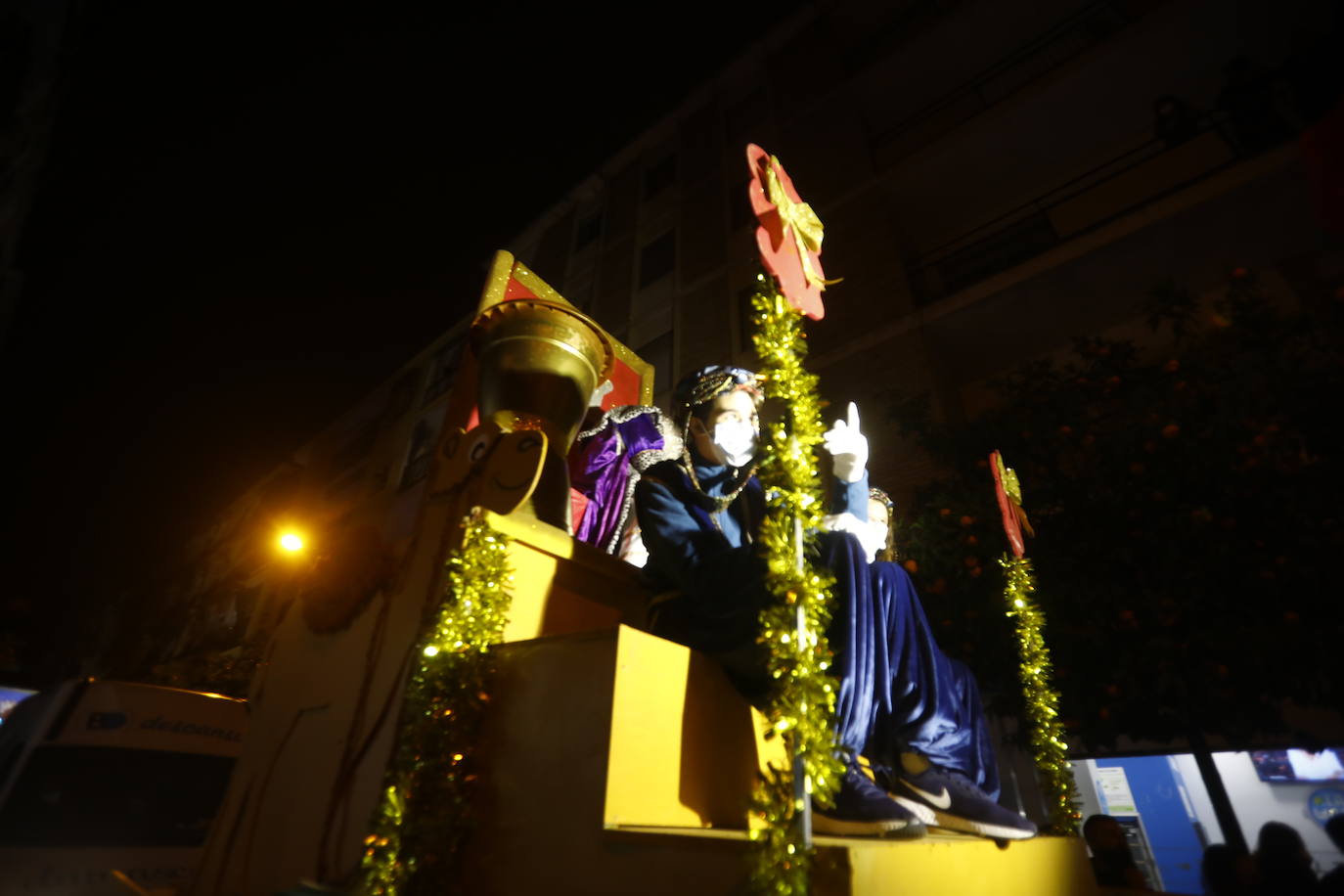 La Cabalgata de los Reyes Magos en el barrio de Ciudad Jardín de Córdoba, en imágenes