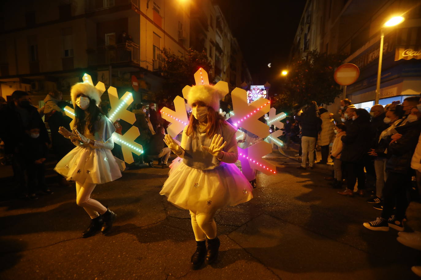 La Cabalgata de los Reyes Magos en el barrio de Ciudad Jardín de Córdoba, en imágenes