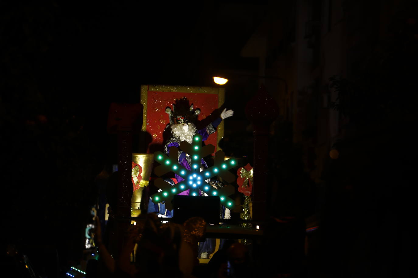 La Cabalgata de los Reyes Magos en el barrio de Ciudad Jardín de Córdoba, en imágenes