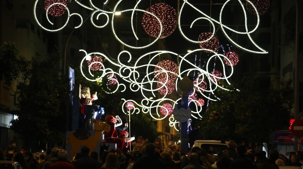 La Cabalgata de los Reyes Magos en el barrio de Ciudad Jardín de Córdoba, en imágenes