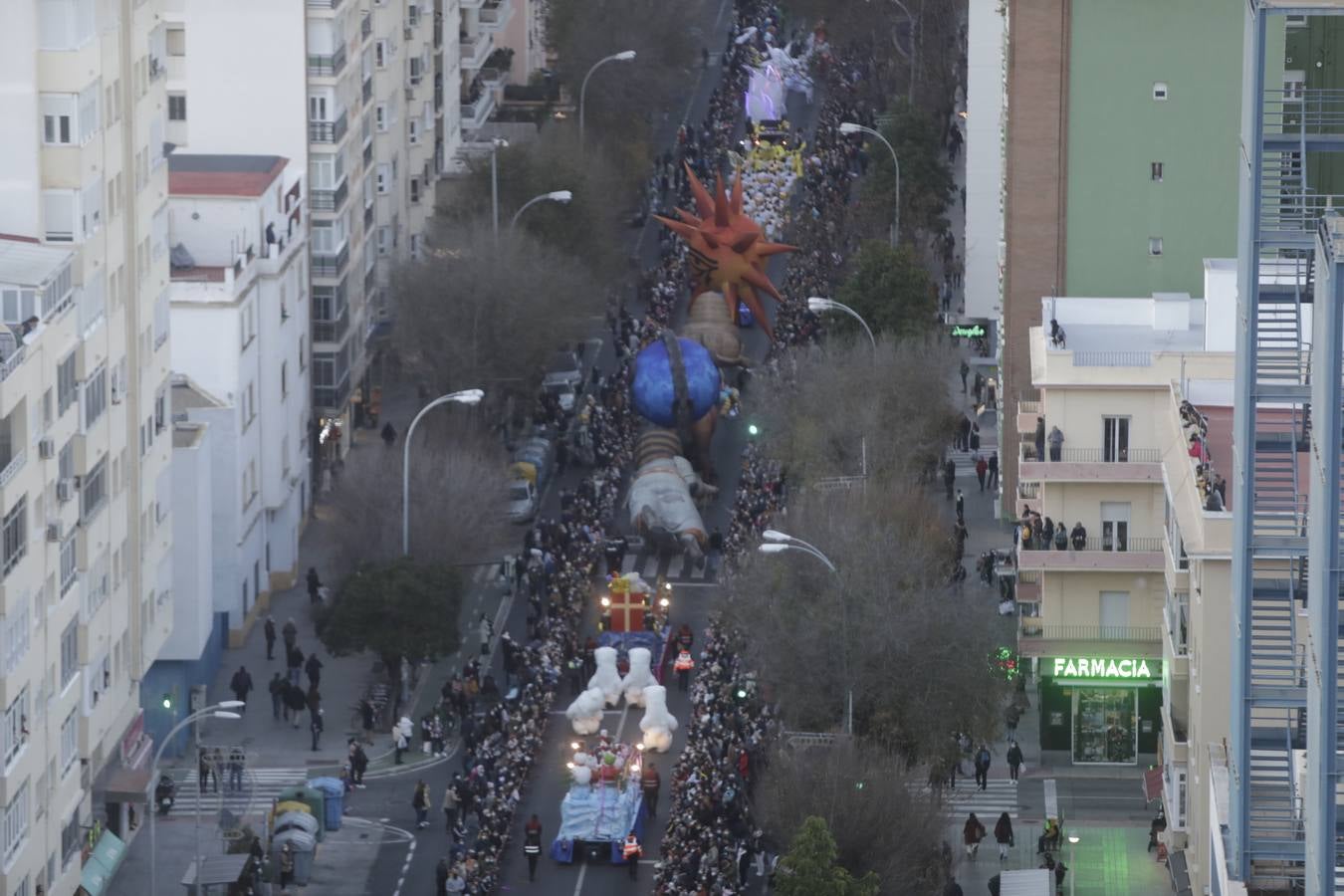 FOTOS: Así ha sido la Cabalgata de los Reyes Magos en Cádiz