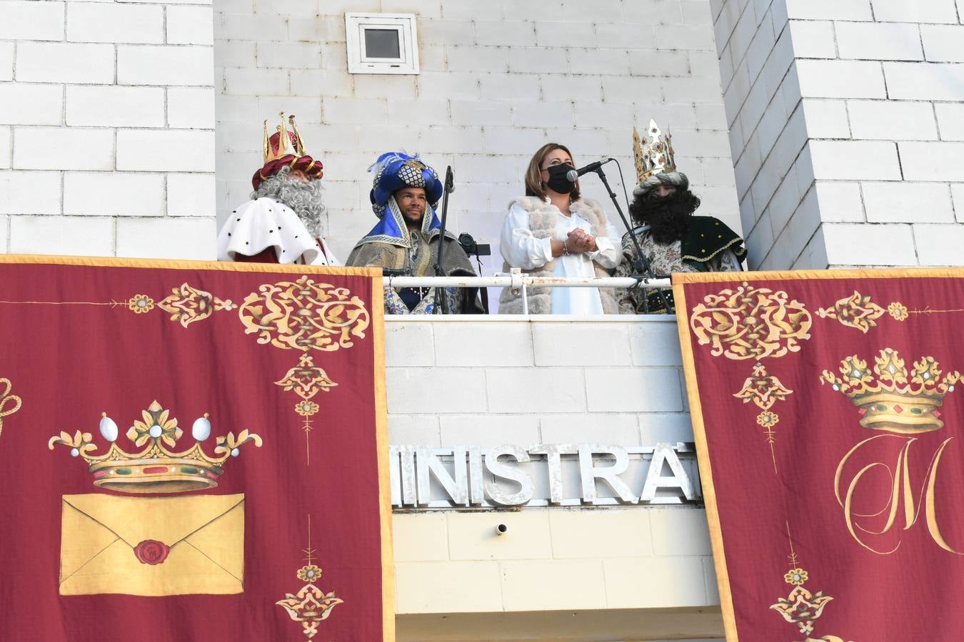 FOTOS: Los Reyes Magos recorren las calles de Puerto Real