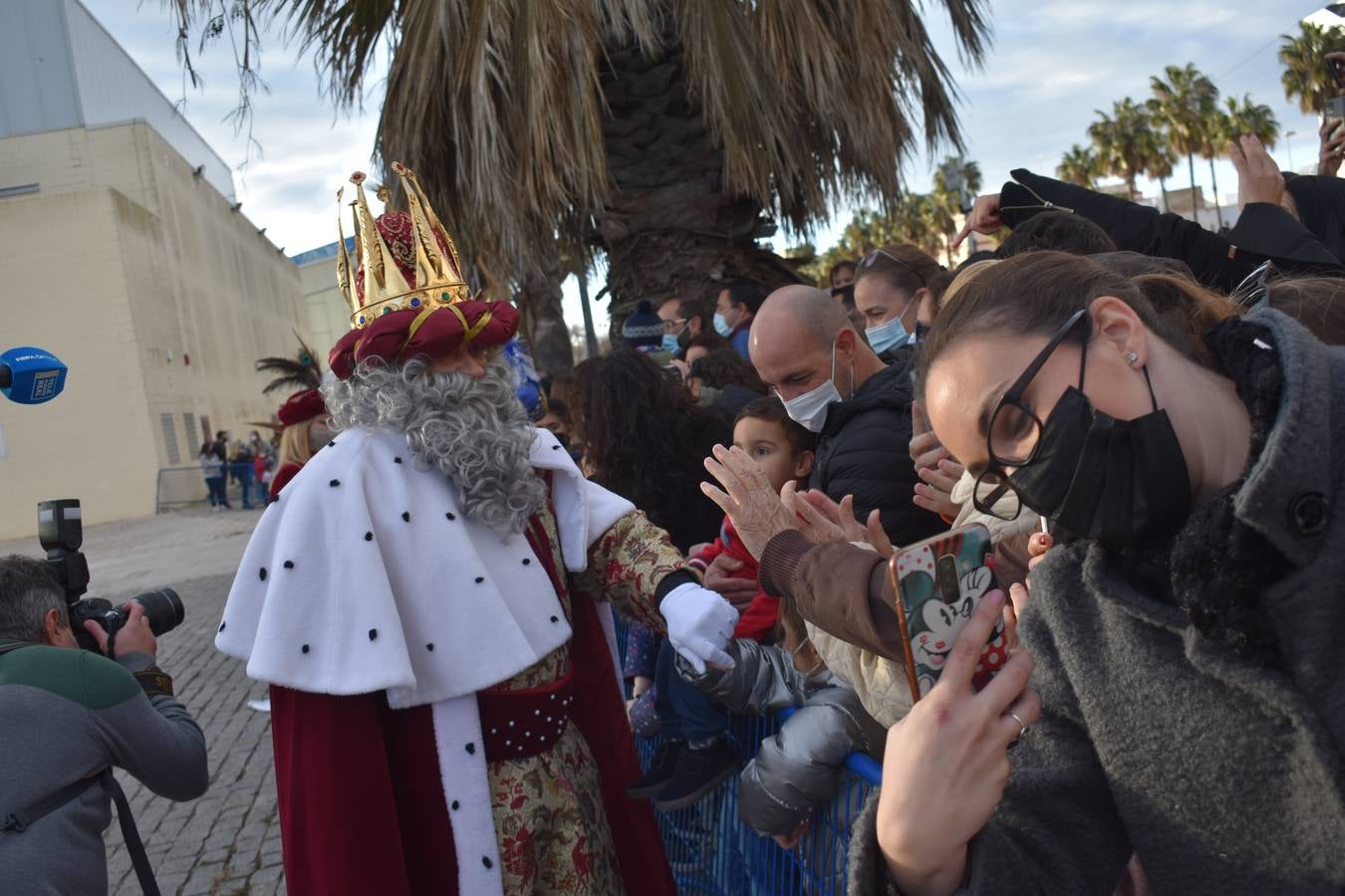 FOTOS: Los Reyes Magos recorren las calles de Puerto Real