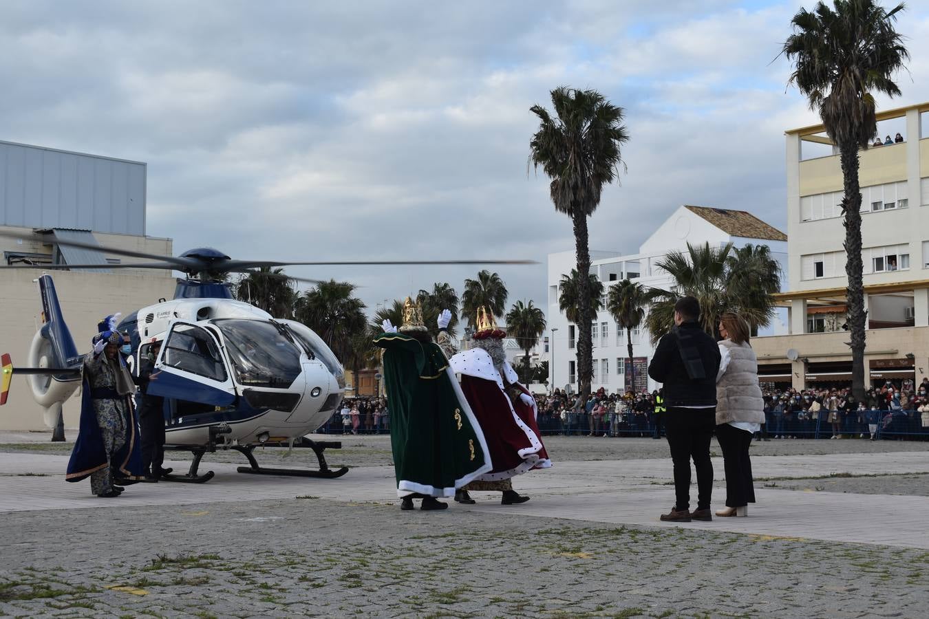 FOTOS: Los Reyes Magos recorren las calles de Puerto Real