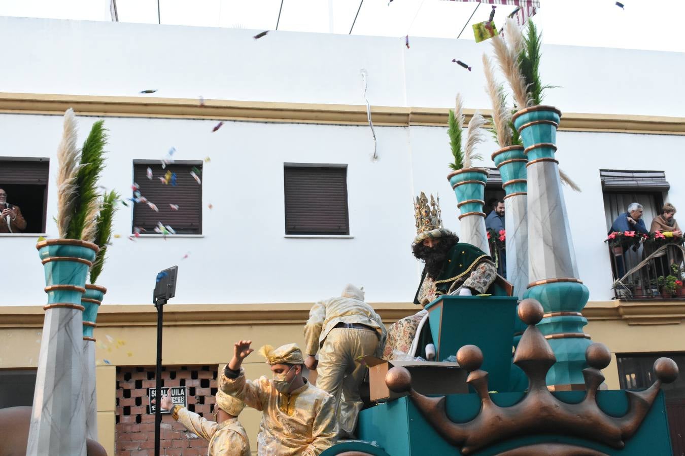 FOTOS: Los Reyes Magos recorren las calles de Puerto Real