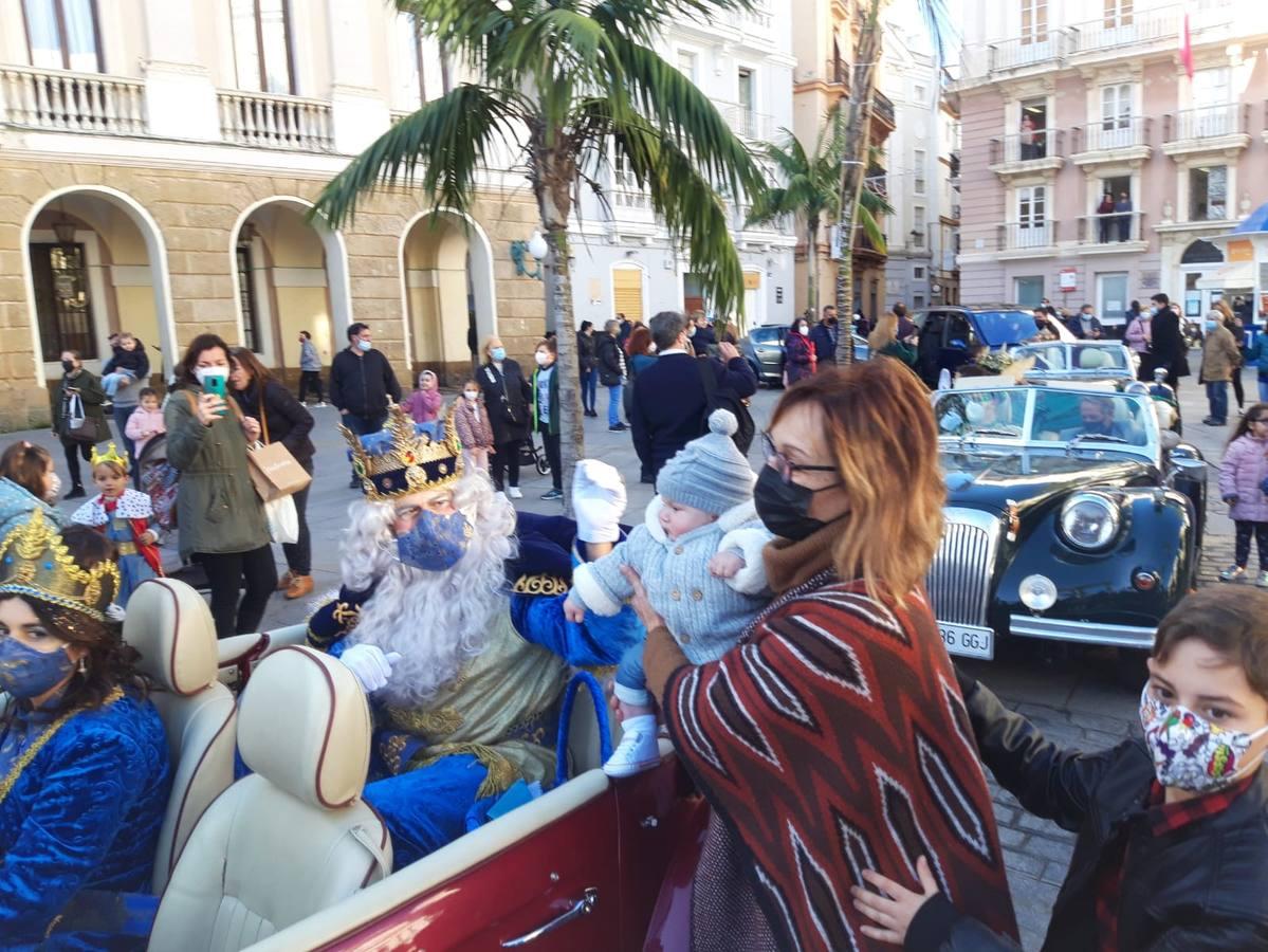 Fotos: Sus Majestades visitan los barrios de la ciudad