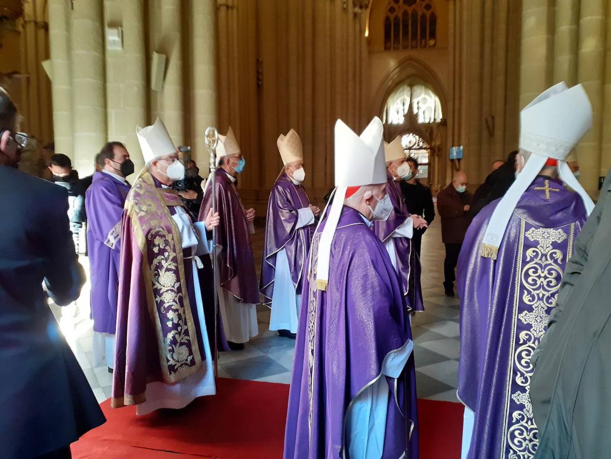 Las imágenes del entierro del cardenal Francisco Álvarez en la catedral primada