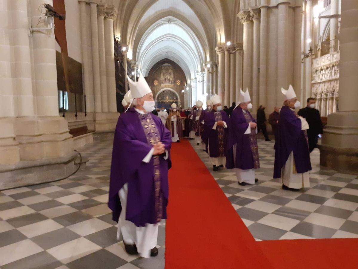 Las imágenes del entierro del cardenal Francisco Álvarez en la catedral primada