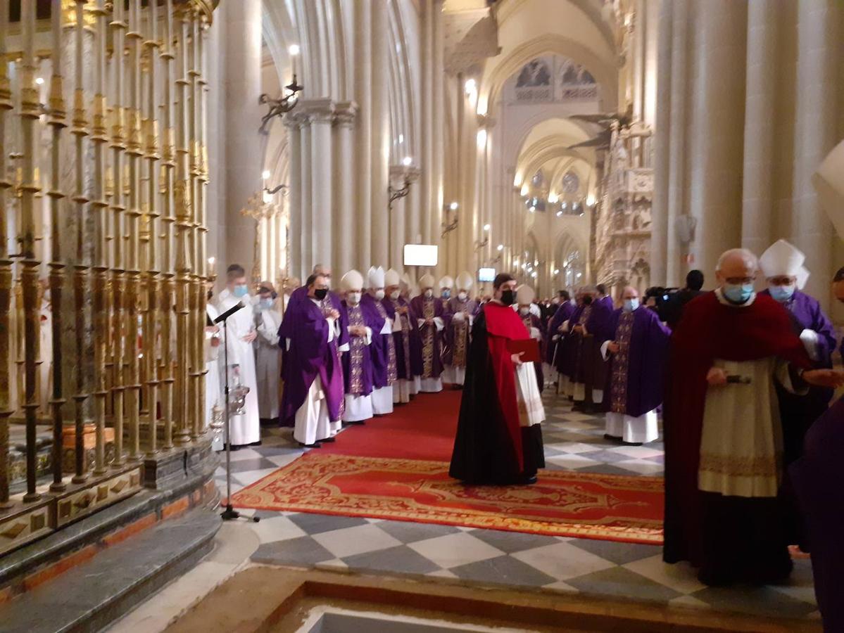 Las imágenes del entierro del cardenal Francisco Álvarez en la catedral primada