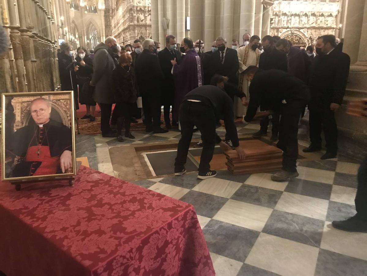 Las imágenes del entierro del cardenal Francisco Álvarez en la catedral primada