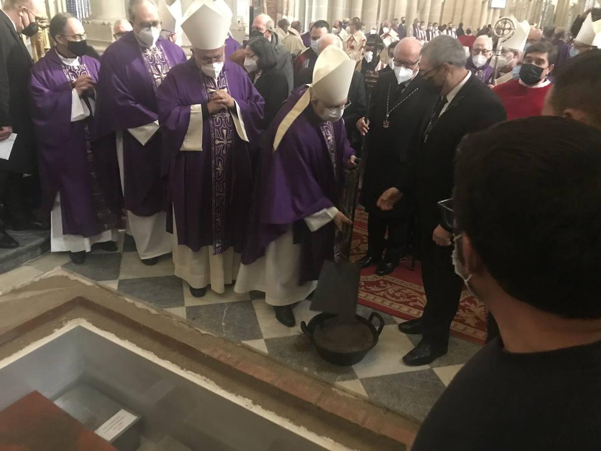 Las imágenes del entierro del cardenal Francisco Álvarez en la catedral primada