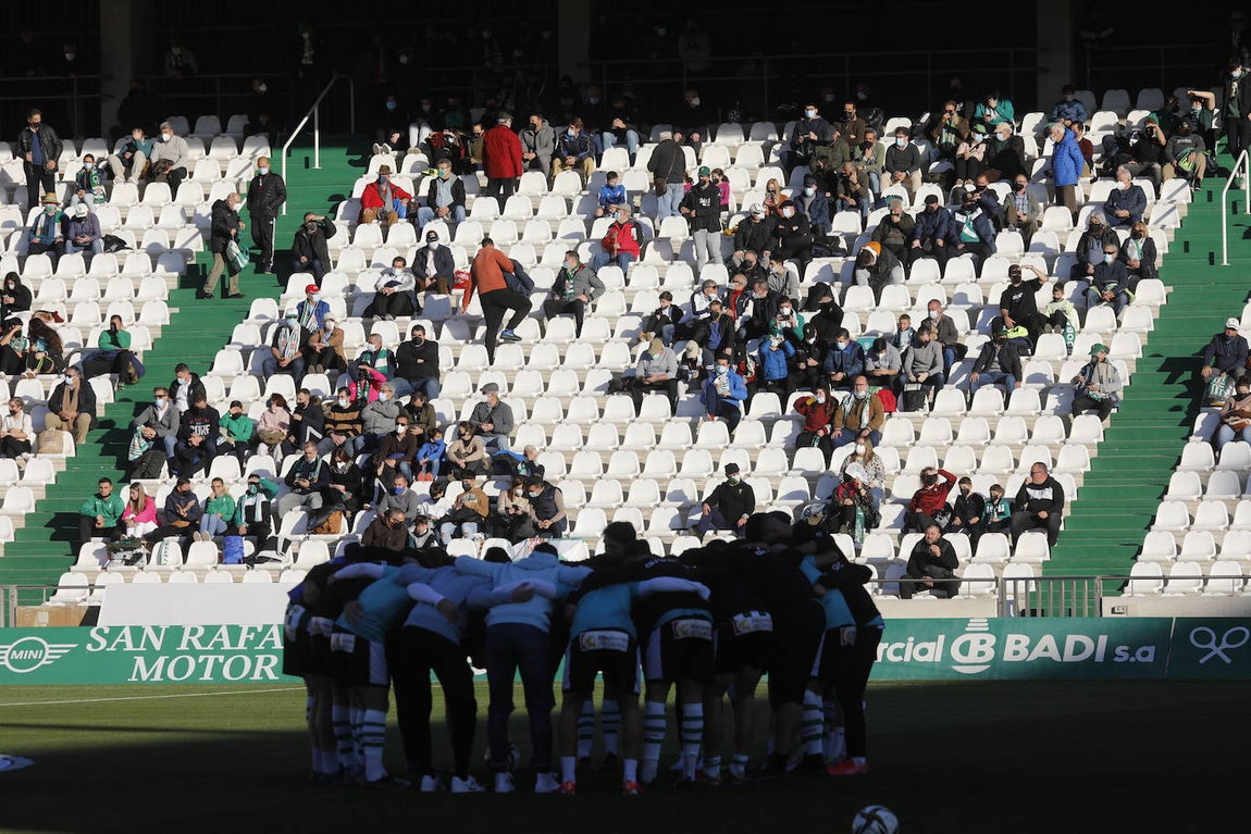 El ambiente en las gradas en el Córdoba CF - Vélez CF, en imágenes