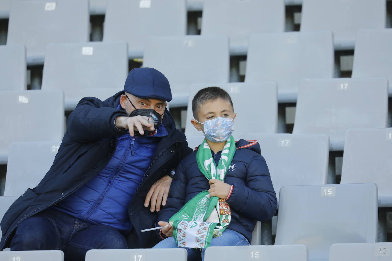 El ambiente en las gradas en el Córdoba CF - Vélez CF, en imágenes