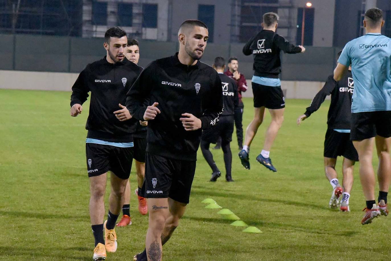 El primer entrenamiento del Córdoba CF en Baréin, en imágenes