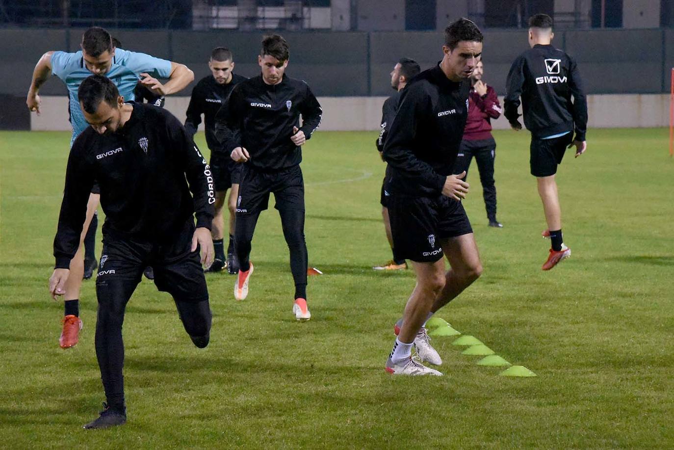 El primer entrenamiento del Córdoba CF en Baréin, en imágenes