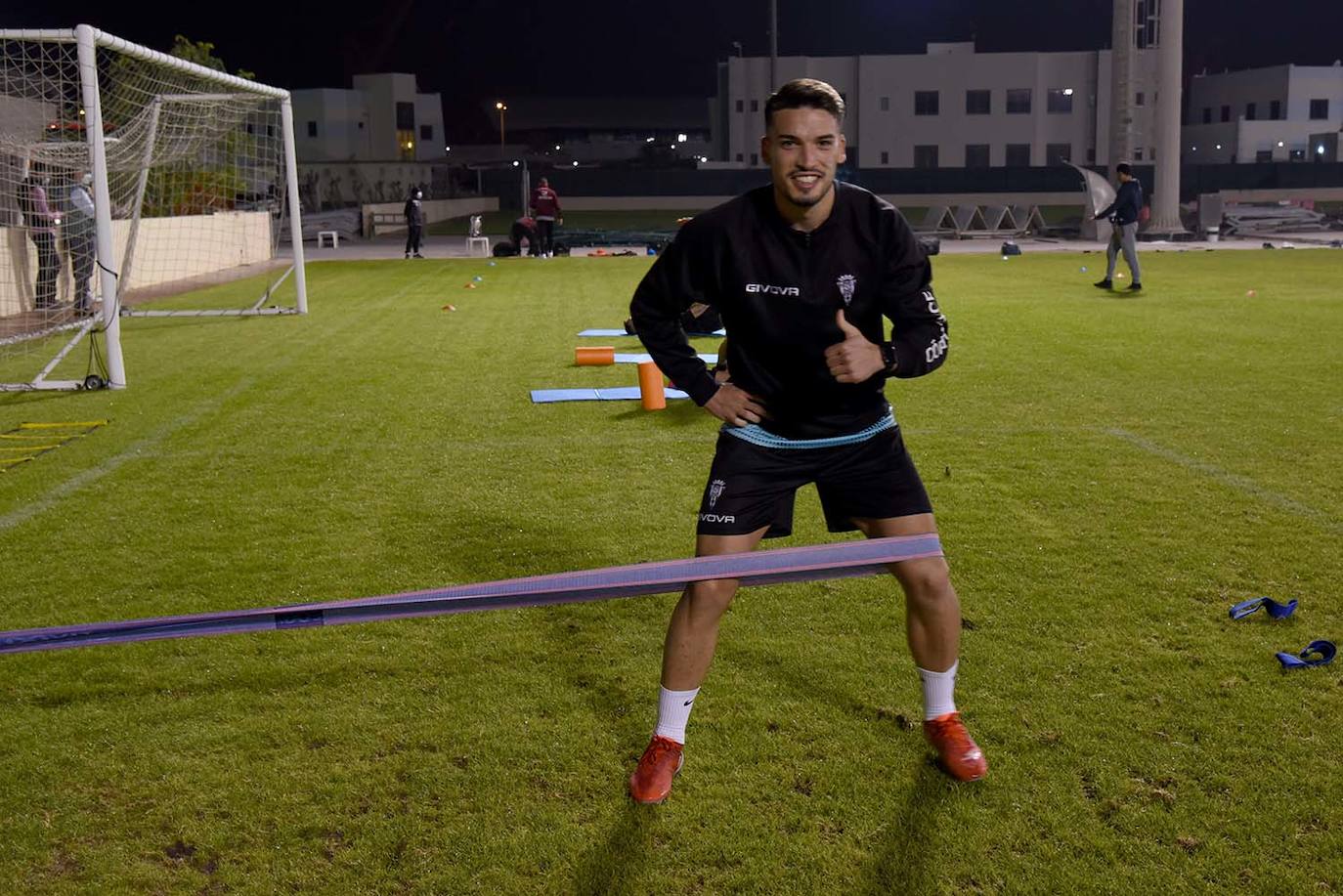 El primer entrenamiento del Córdoba CF en Baréin, en imágenes