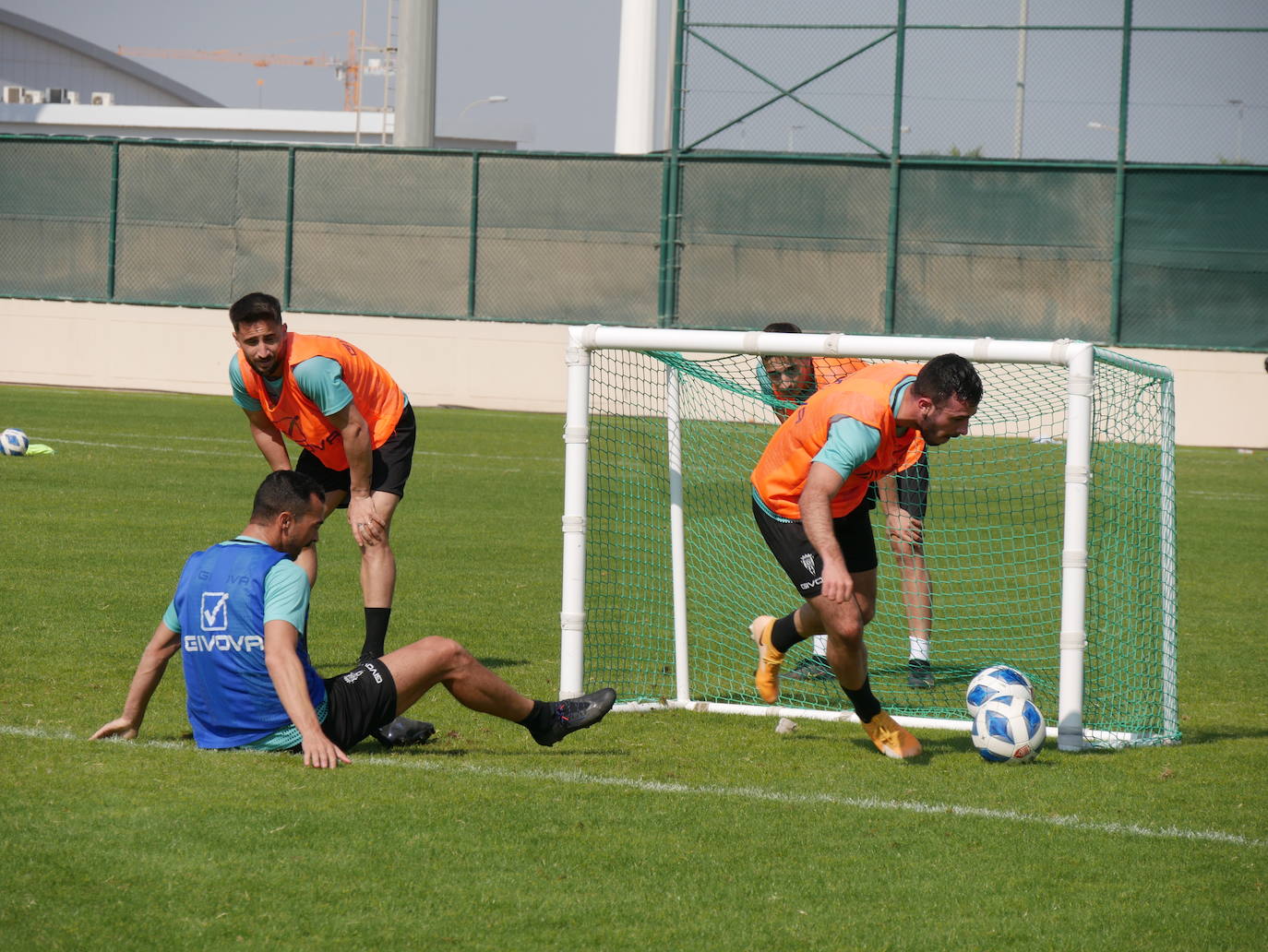 Las mejores imágenes del segundo día de entrenamiento del Córdoba en Baréin