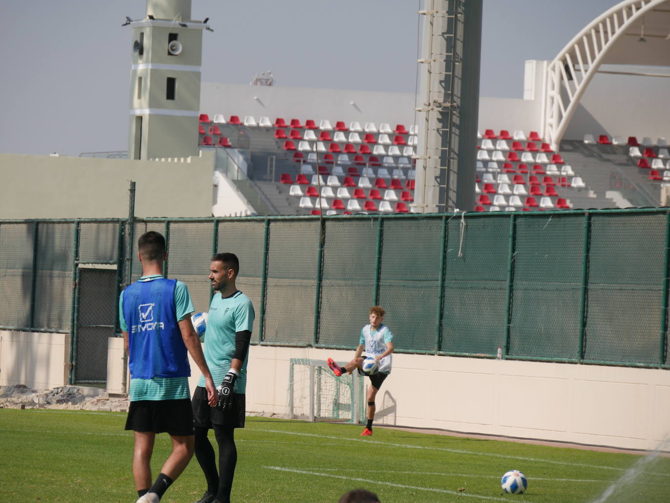 Las mejores imágenes del segundo día de entrenamiento del Córdoba en Baréin