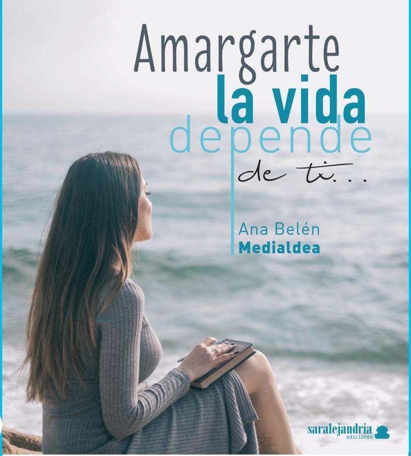 'Amargarte la vida depende de ti', de Ana Belén Medialdea. La psicóloga <a href="https://www.abc.es/voz/podcast/bienestar/abecedario-del-bienestar-con-la-m-de-miedo-y-como-superarlos-con-la-ayuda-de-ana-belen-medialdea-202007211100-9_142_audio.html" target="_blank">Ana Belén Medialdea</a> explica cómo gestionar las emociones en «Amargarte la vida depende de ti» y aporta herramientas para aceptar lo que cada uno siente en cada momento. Leyendo el libro aprenderás a relacionarte de una manera diferente con tu malestar y comprenderás que en realidad muchas veces ante un problema ponemos en marcha soluciones que no nos ayudan a resolverlo, sino todo lo contrario.