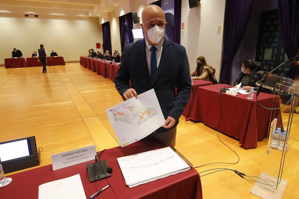 La reunión en Córdoba de la mesa para convertir la N-432 en autovía, en imágenes