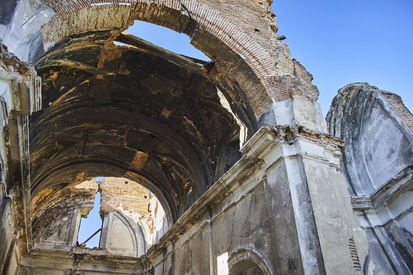 El techo del templo, semiderruido y con signos visibles de un antiguo incendio.. 