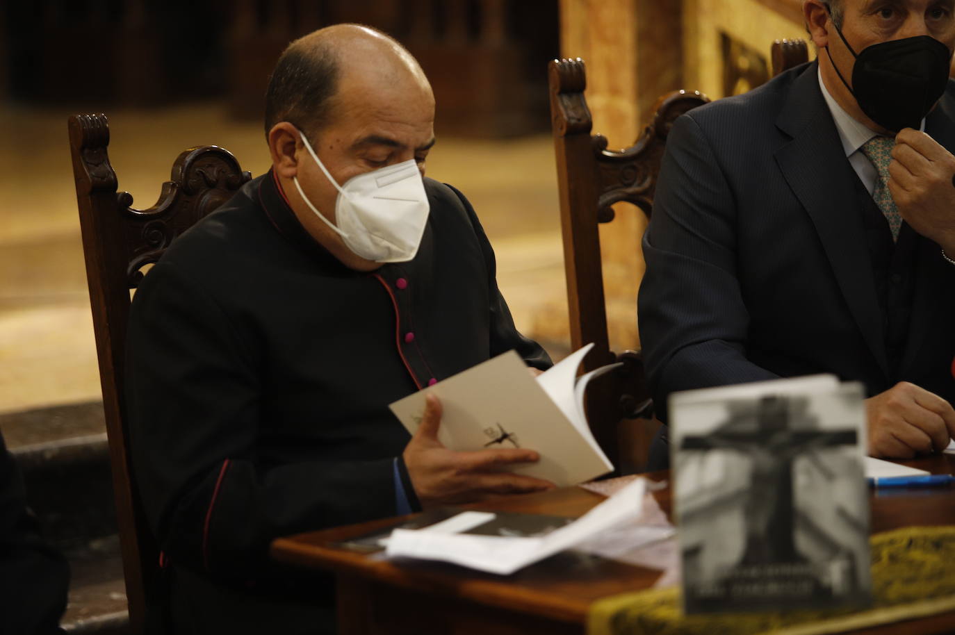 La presentación del libro de la cofradía del Vía Crucis de Córdoba, en imágenes