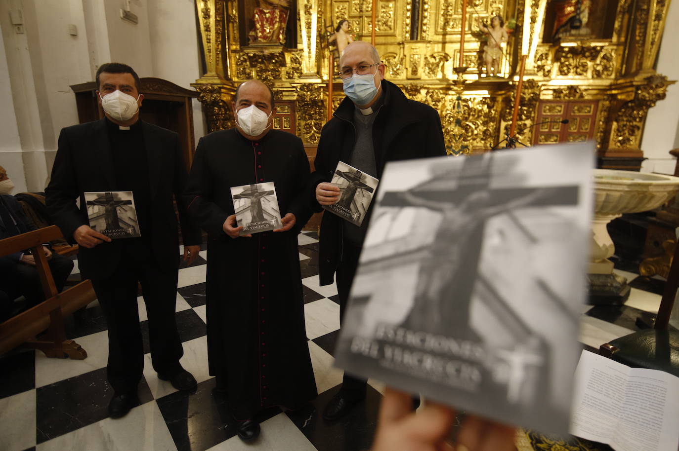 La presentación del libro de la cofradía del Vía Crucis de Córdoba, en imágenes