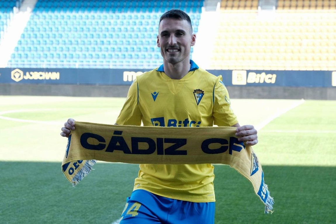 FOTOS: El Cádiz CF presenta a San Emeterio