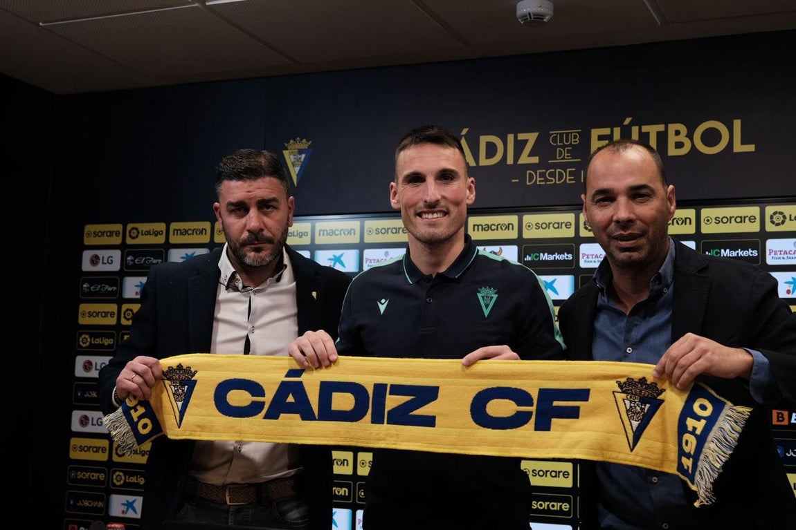 FOTOS: El Cádiz CF presenta a San Emeterio