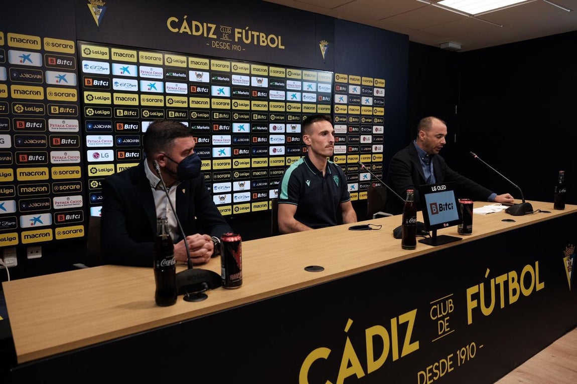 FOTOS: El Cádiz CF presenta a San Emeterio