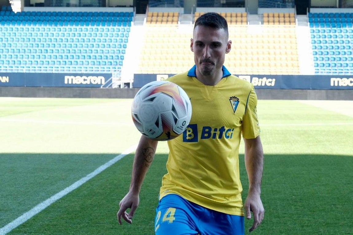 FOTOS: El Cádiz CF presenta a San Emeterio