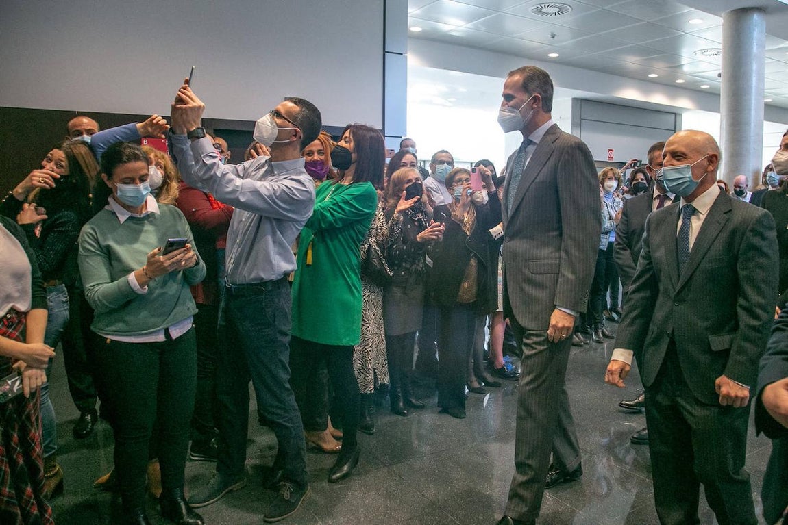 El Rey Felipe VI recibido entre aplausos y gritos de &#039;Viva España&#039; en Albacete