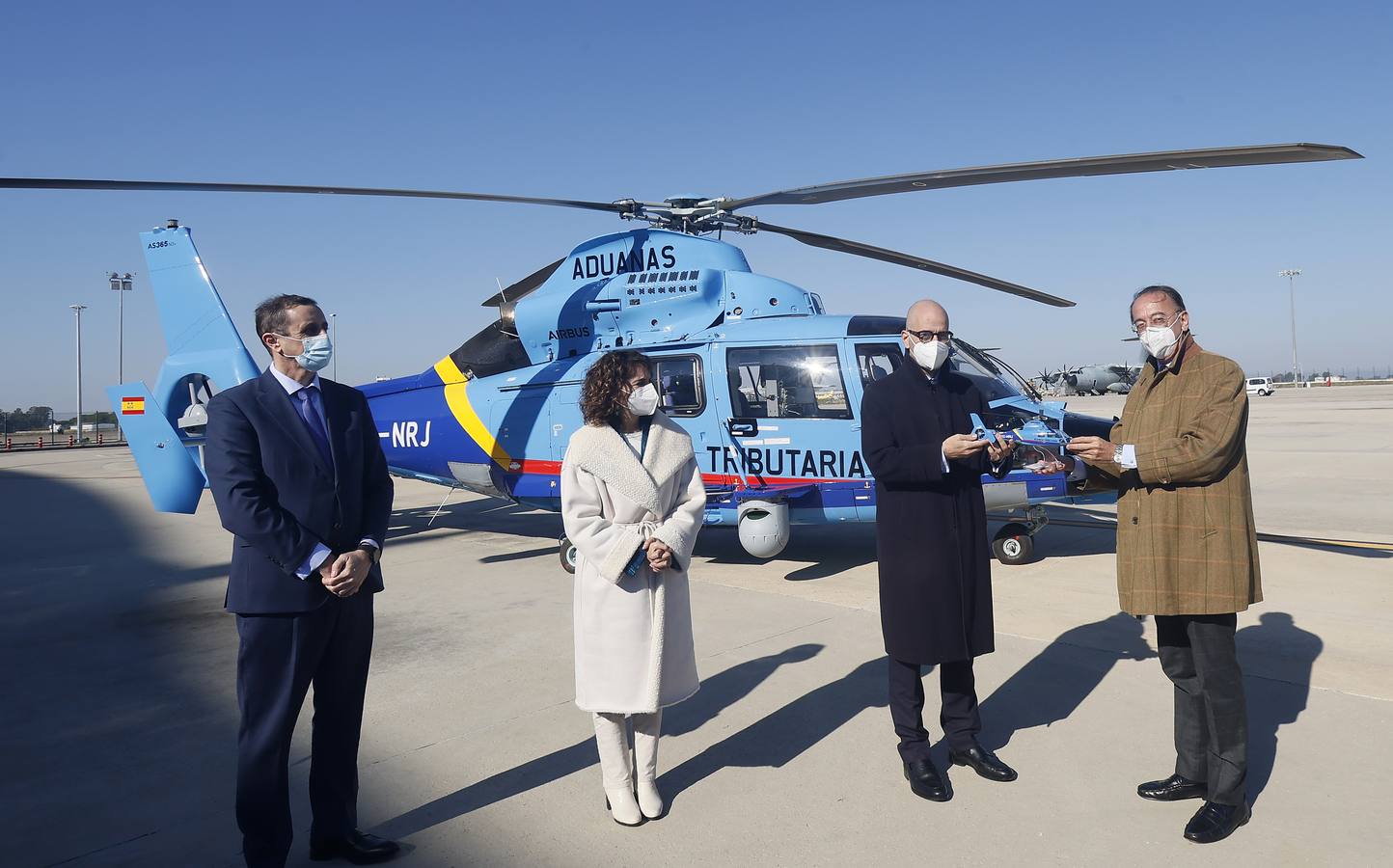 Vigilando el fraude desde el aire: así es el nuevo helicóptero de Vigilancia Aduanera