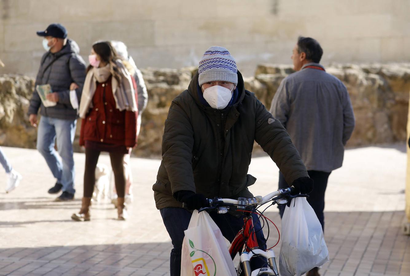 El frío invernal de enero en las calles de Córdoba, en imágenes